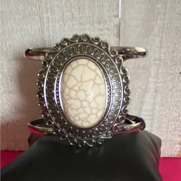 Extra EMPRESS-ive White Bracelet - Picture 3 of 4